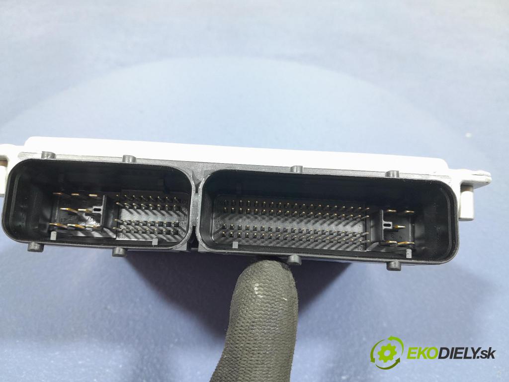 Audi A4 2002 řídící jednotka Motor: 8E0909518AL