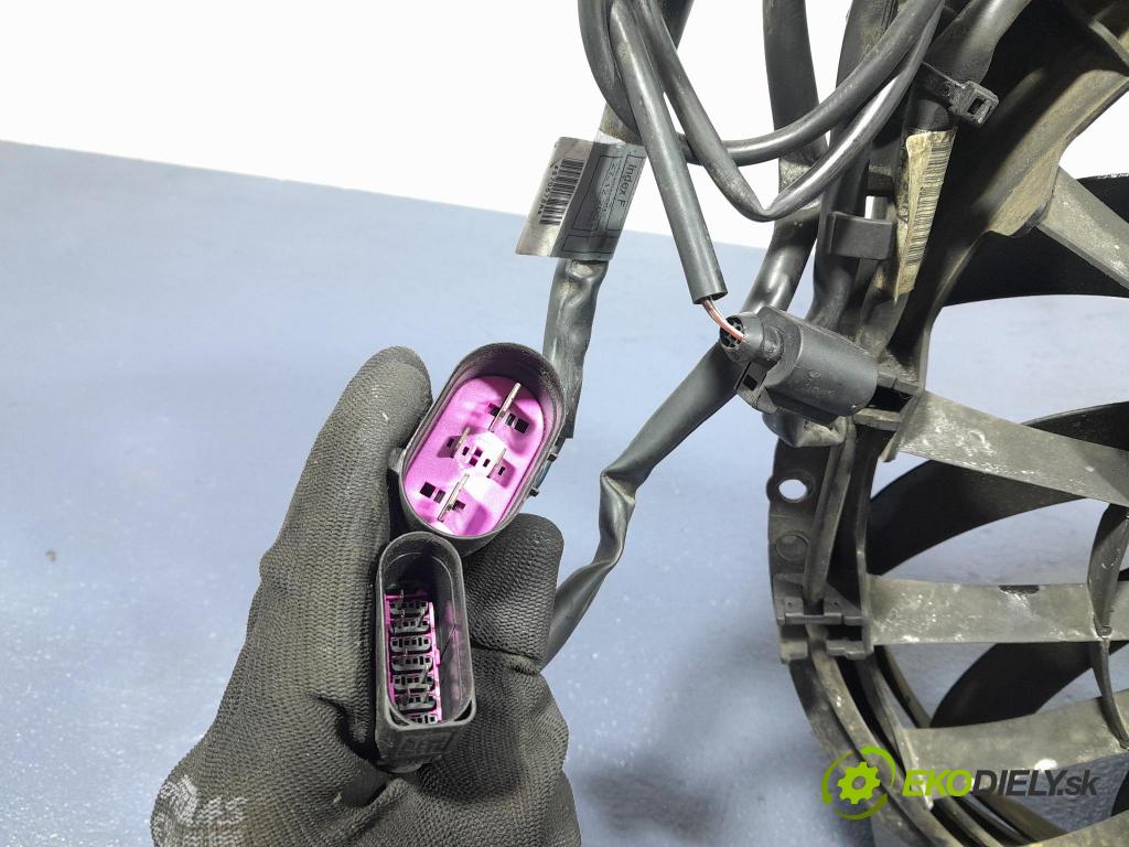 Audi A4 2002 Ventilátor Chladič: 8E0121205E