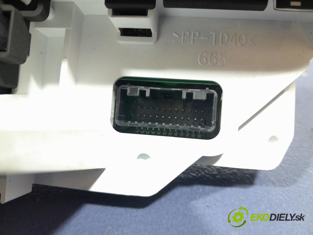 Toyota Yaris 2008 Přístrojová deska 83800-0D660-D