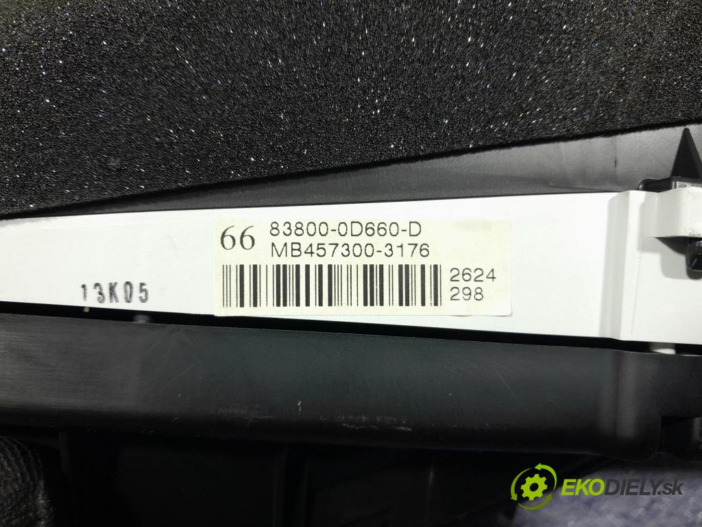 Toyota Yaris 2008 prístrojovka/ budíky 83800-0D660-D