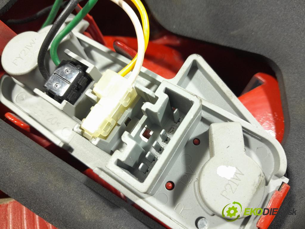 Toyota Yaris 2008 světlo Zad: Práva: Mimo: