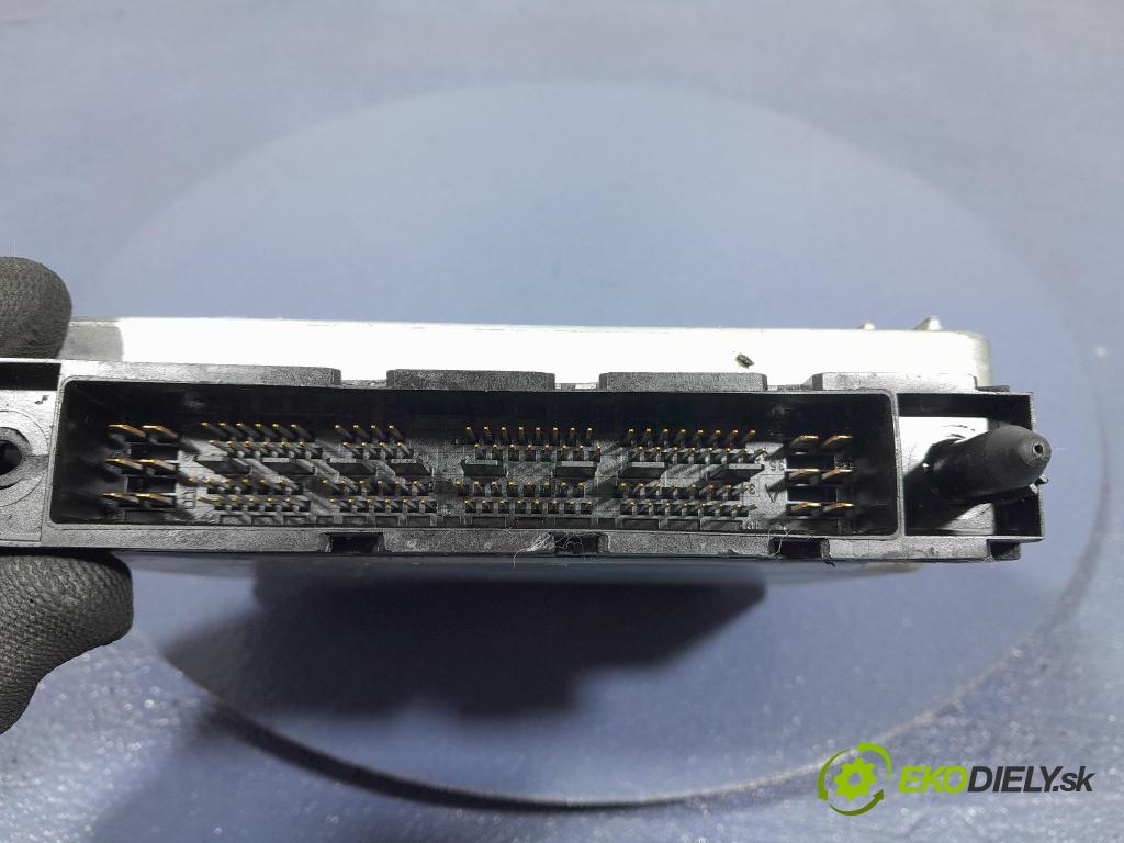 Volvo S60 2001 riadiaca jednotka Motor: MB079700-8831