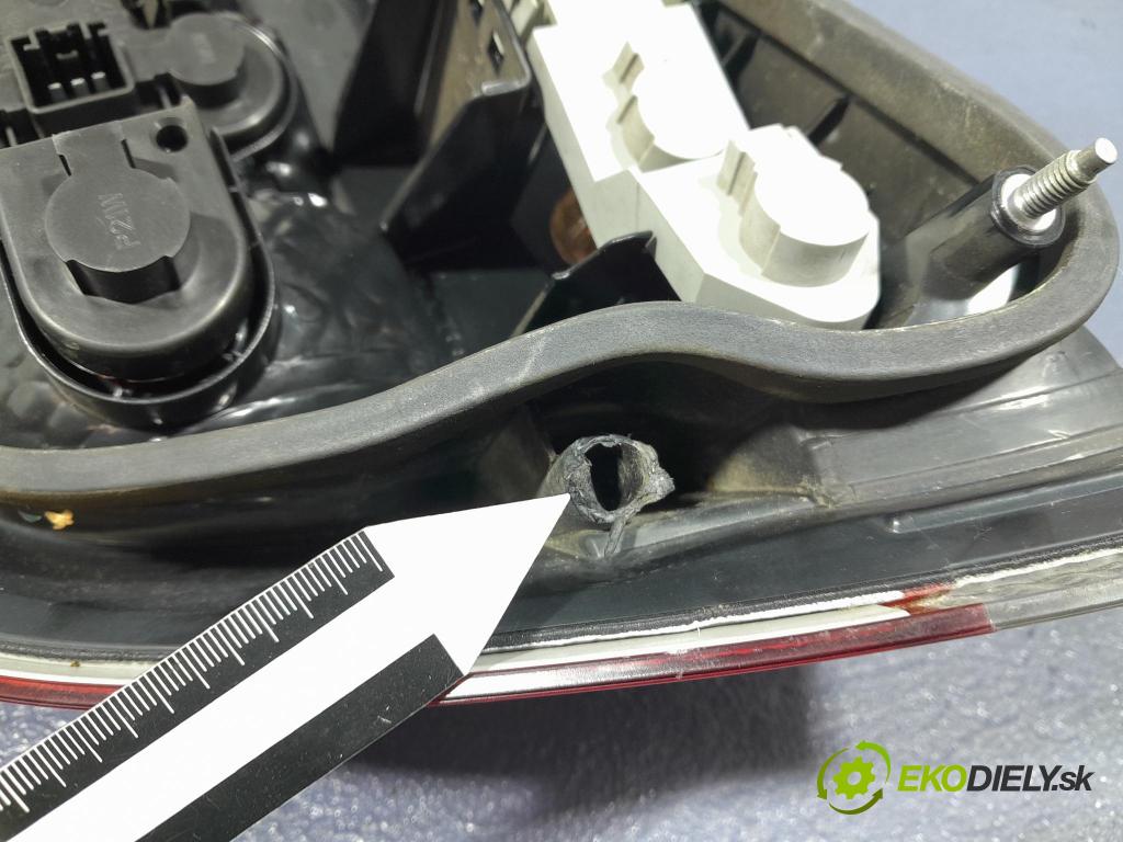 Volvo S60 2001 světlo Zad: Práva: Mimo: 