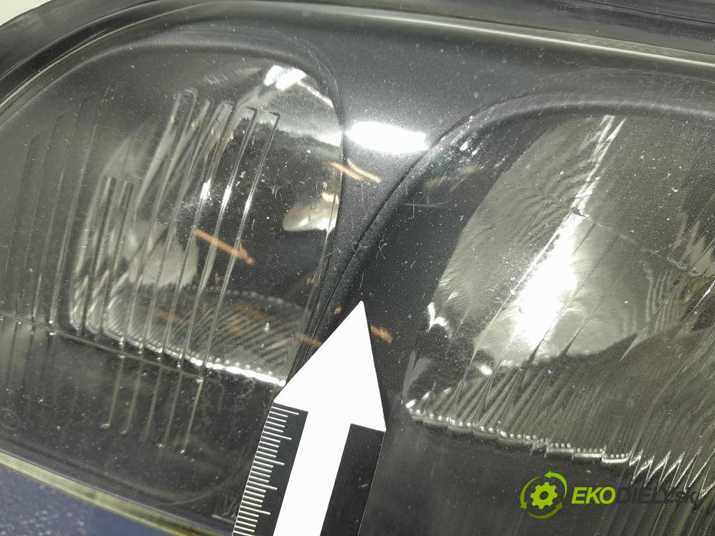 Volvo S60 2001 Reflektor: Vľavo: 8693587