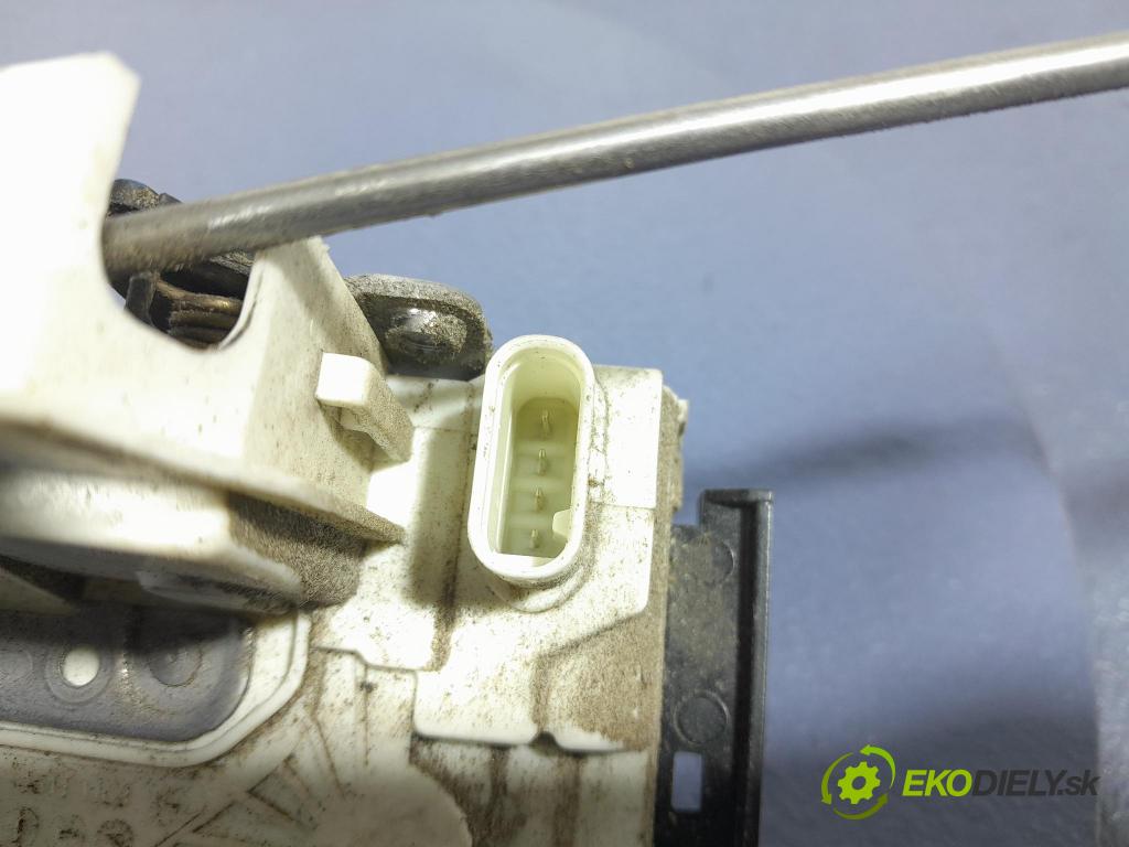 Mercedes Sprinter 2016 zámok dvere Predné Vľavo: A9067201535