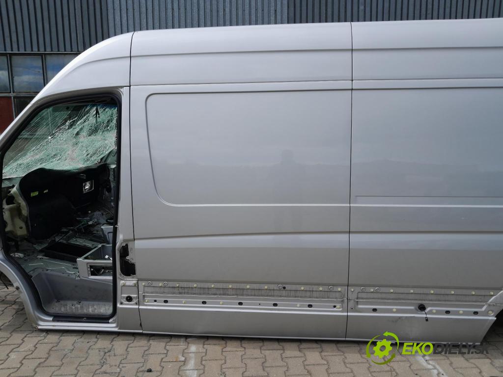 Mercedes Sprinter 2016 Strana: Vľavo: