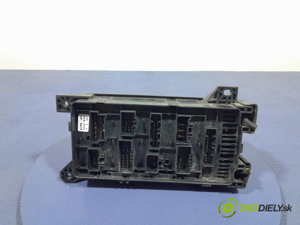 Kia Sorento 2004 skrinka Poistky: 91160-3E000