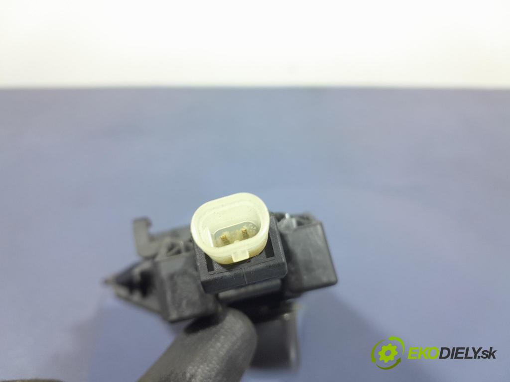 Audi A6 2011 rukoväť Predné ľavá