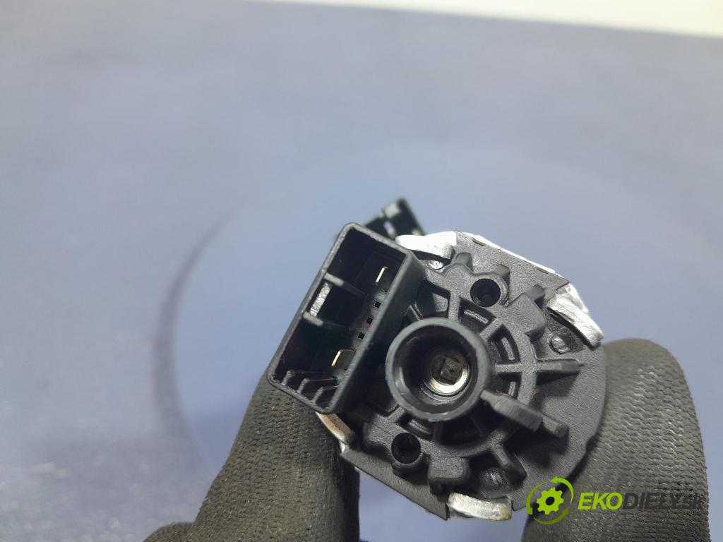 Audi A6 2011 Aktuátor: 4G9827852