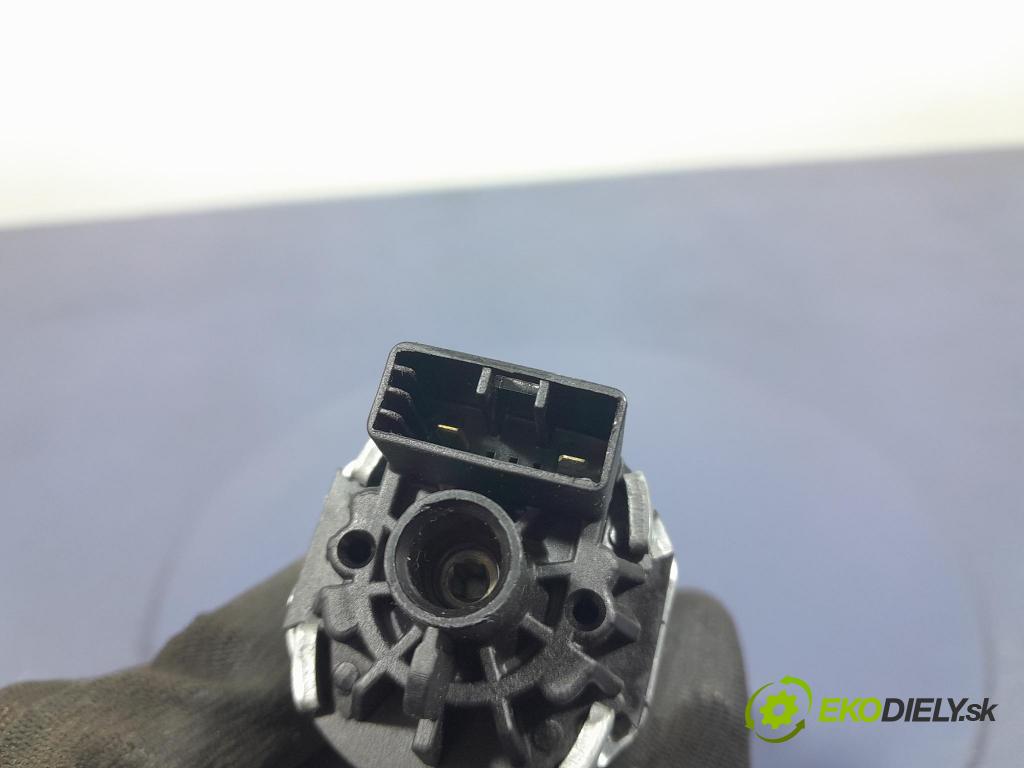 Audi A6 2011 Aktuátor: 4G9827851