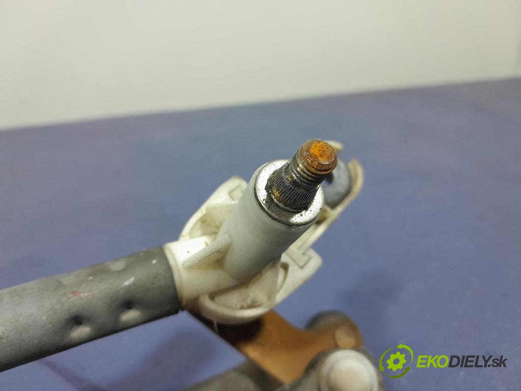 Suzuki Swift 2007 mechanismus motorek Stěrače: před