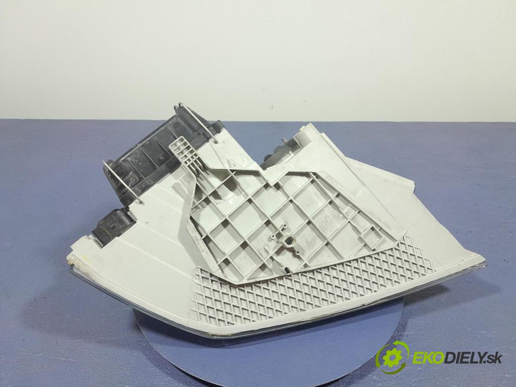 Skoda Octavia 2005 Reflektor: Vľavo: 