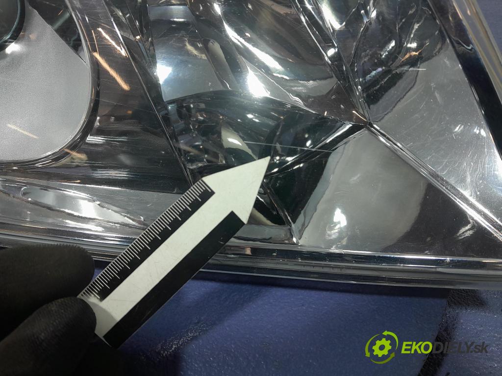 Skoda Octavia 2005 Reflektor: v pravo: