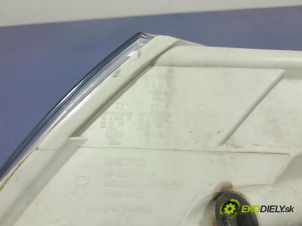 Skoda Octavia 2005 Reflektor: v pravo: 