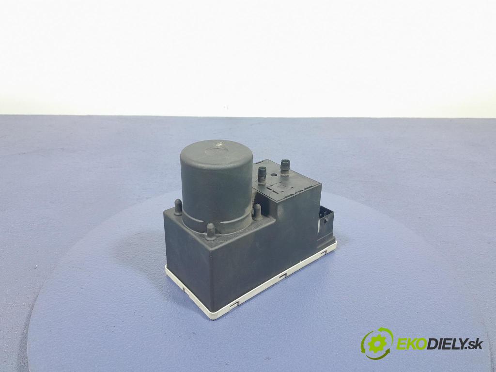 Audi A4 1999 čerpadlo Centrální Zámek 8D0862257B