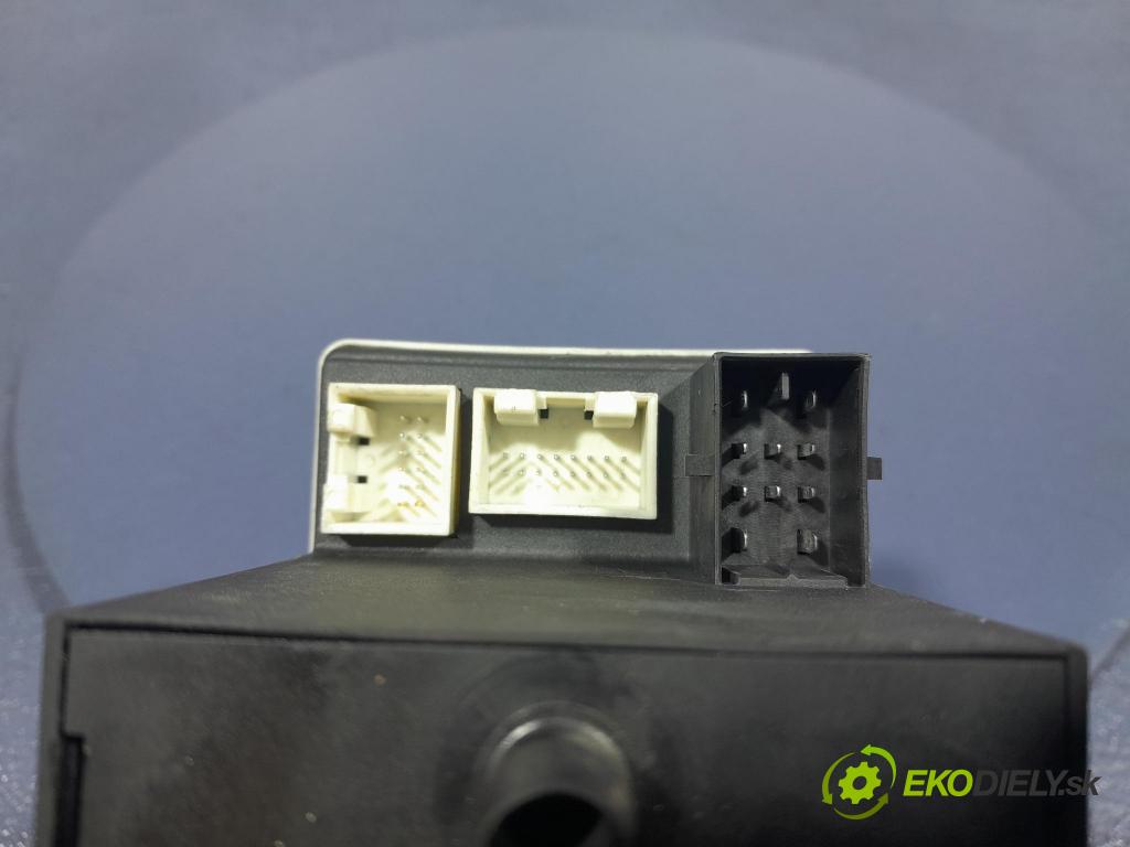 Audi A4 1999 čerpadlo Centrální Zámek 8D0862257B