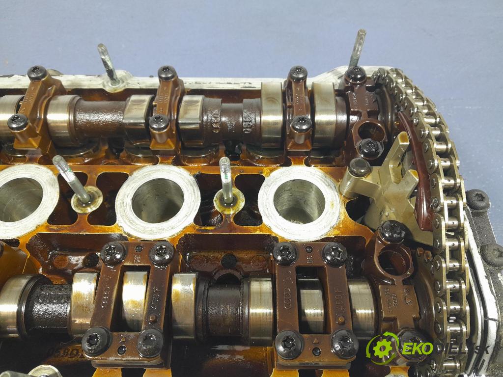 Audi A4 1999 hlava Motor: 058103373D