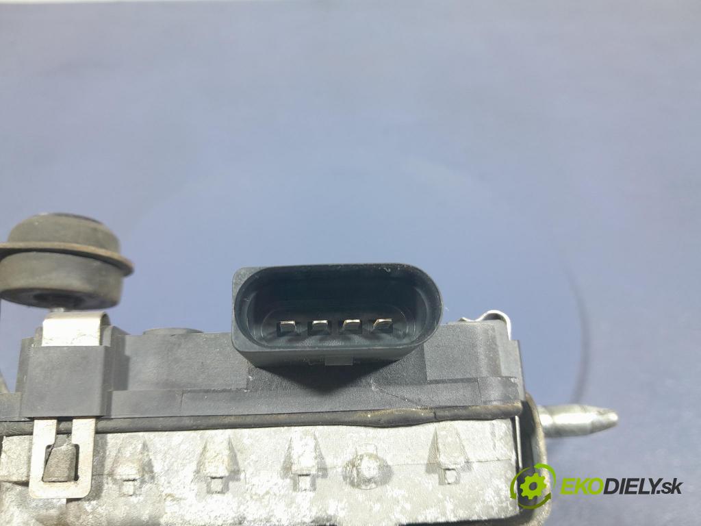 Vw Touran 2004 mechanismus motorek Stěrače: před