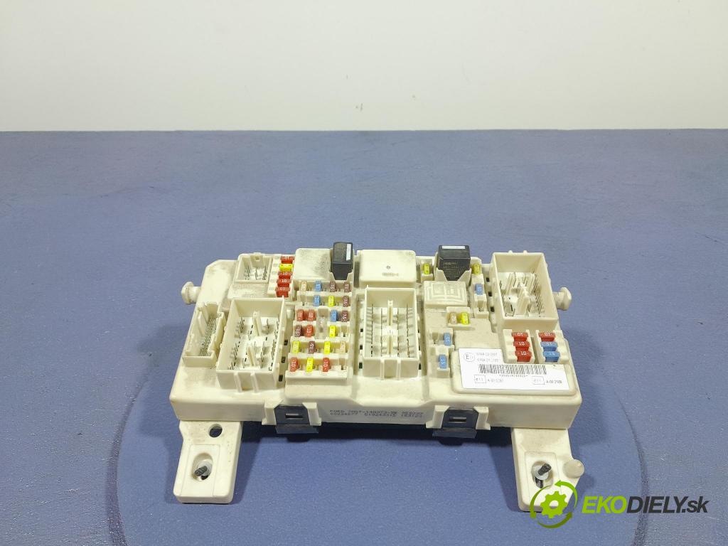 Ford Focus 2009 skrinka Poistky: 7M5T-14A073-DE