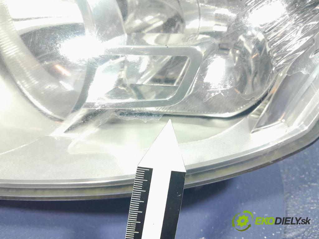 Ford Focus 2009 Reflektor: Vľavo: 20-B484