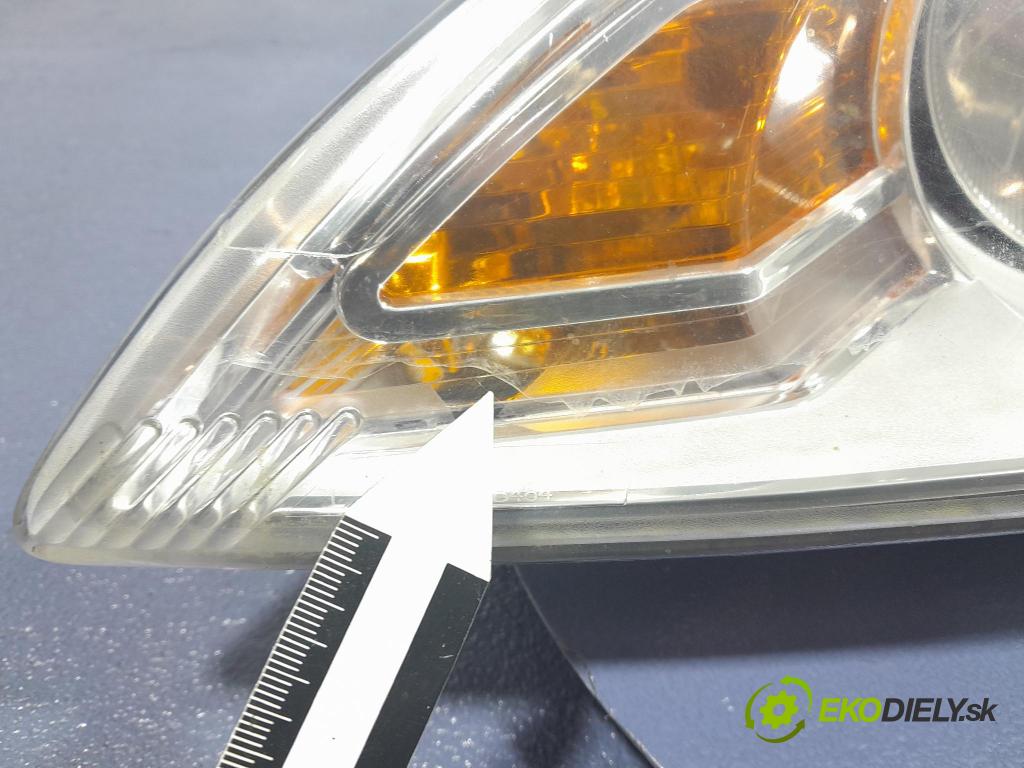 Ford Focus 2009 Reflektor: Vľavo: 20-B484