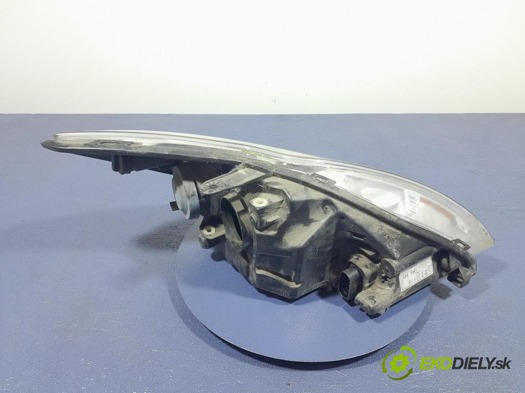 Ford Focus 2009 Reflektor: Vľavo: 20-B484