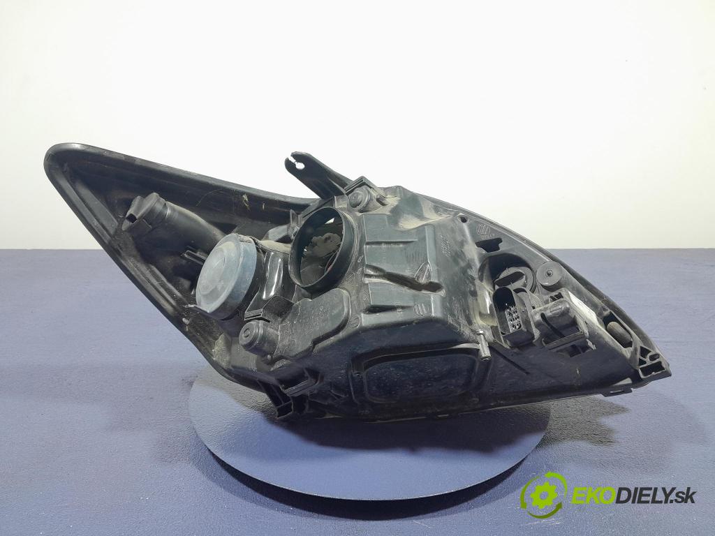 Ford Focus 2009 Reflektor: Vľavo: 20-B484