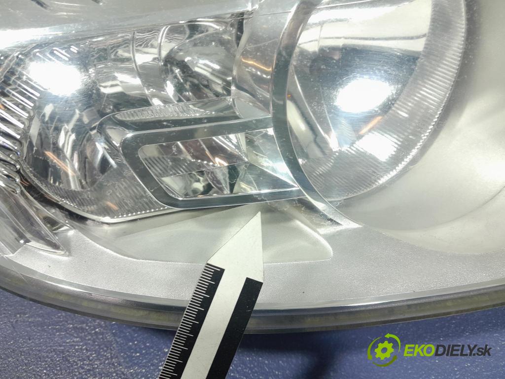 Ford Focus 2009 Reflektor: v pravo: