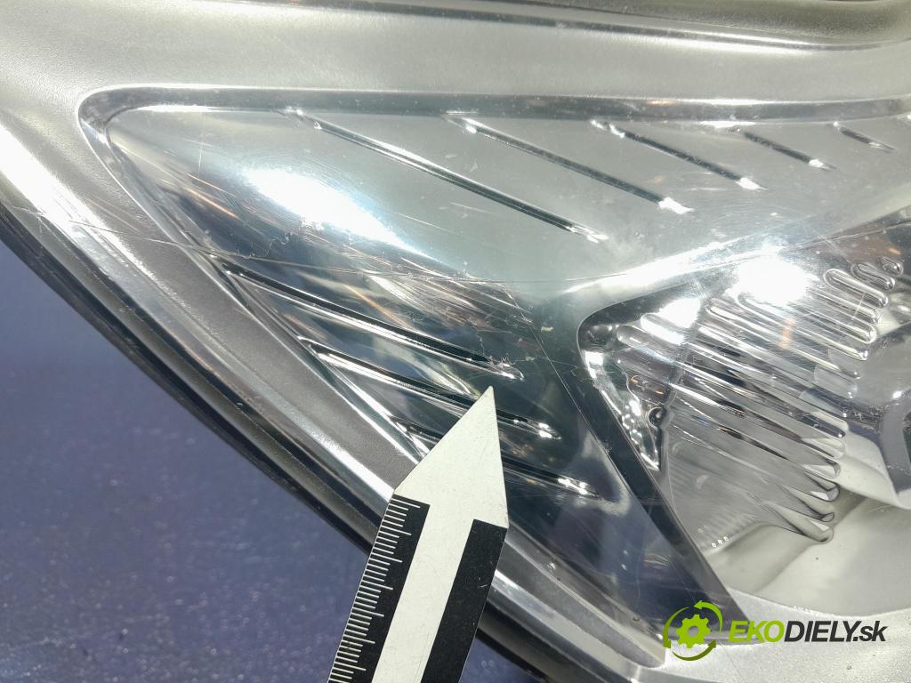 Ford Focus 2009 Reflektor: v pravo:
