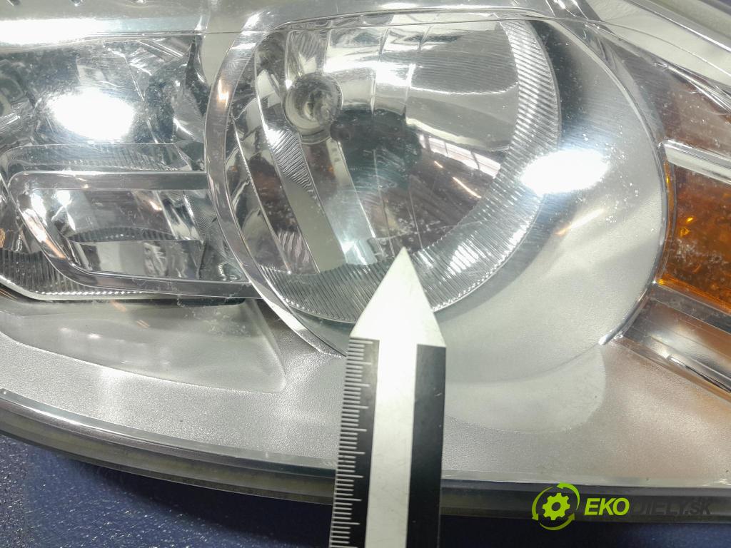 Ford Focus 2009 Reflektor: v pravo: