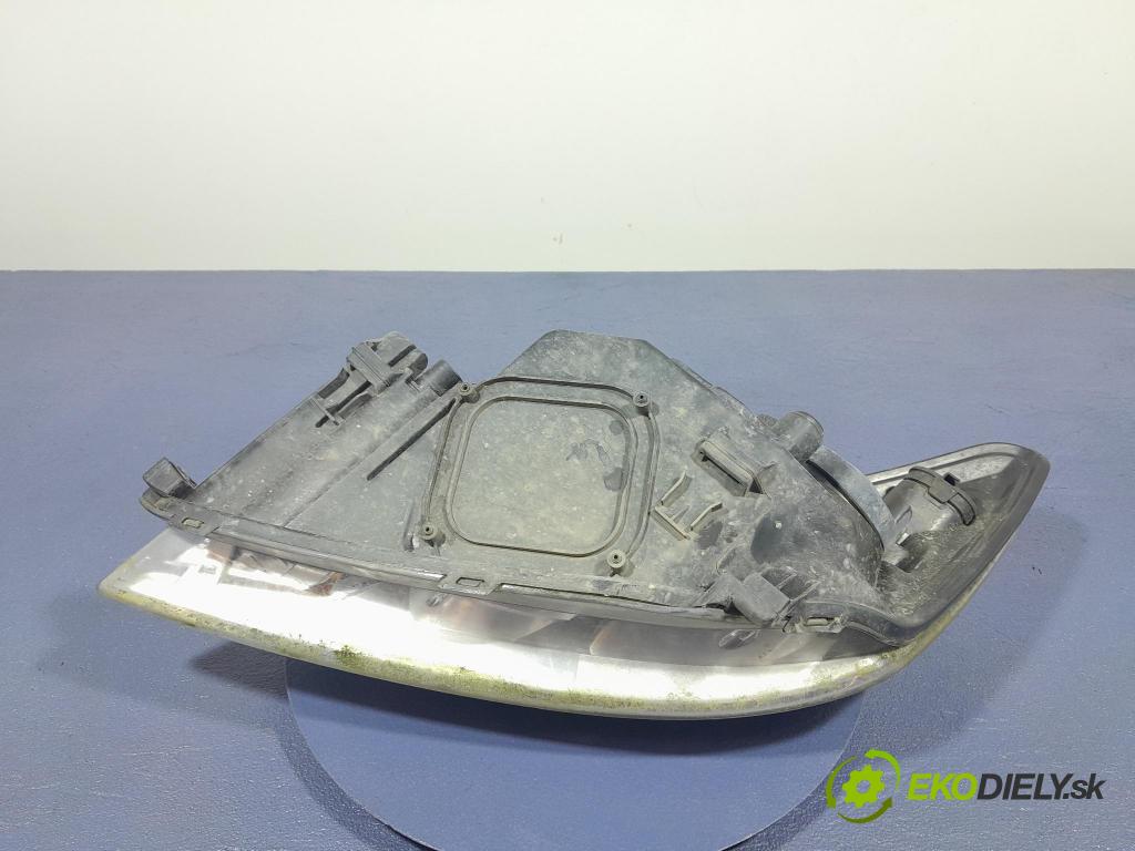 Ford Focus 2009 Reflektor: v pravo: