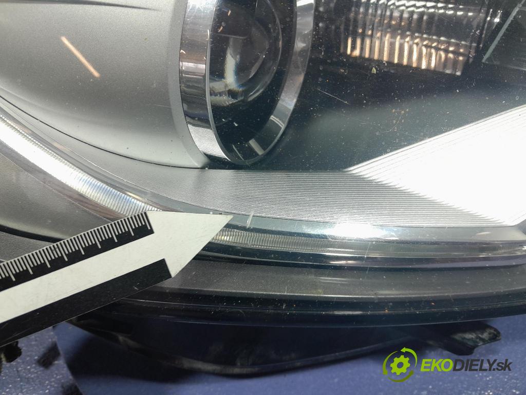 Audi A6 2011 světlo v pravo: 4G0941044C