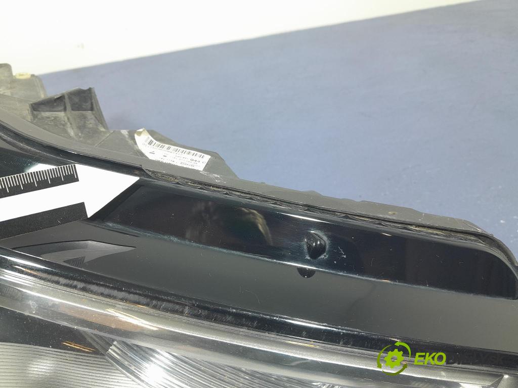 Audi A6 2011 světlo v pravo: 4G0941044C