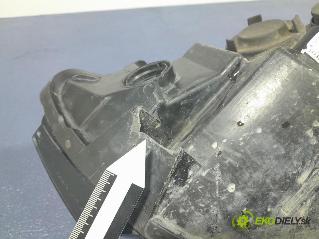 Audi A6 2011 světlo v pravo: 4G0941044C