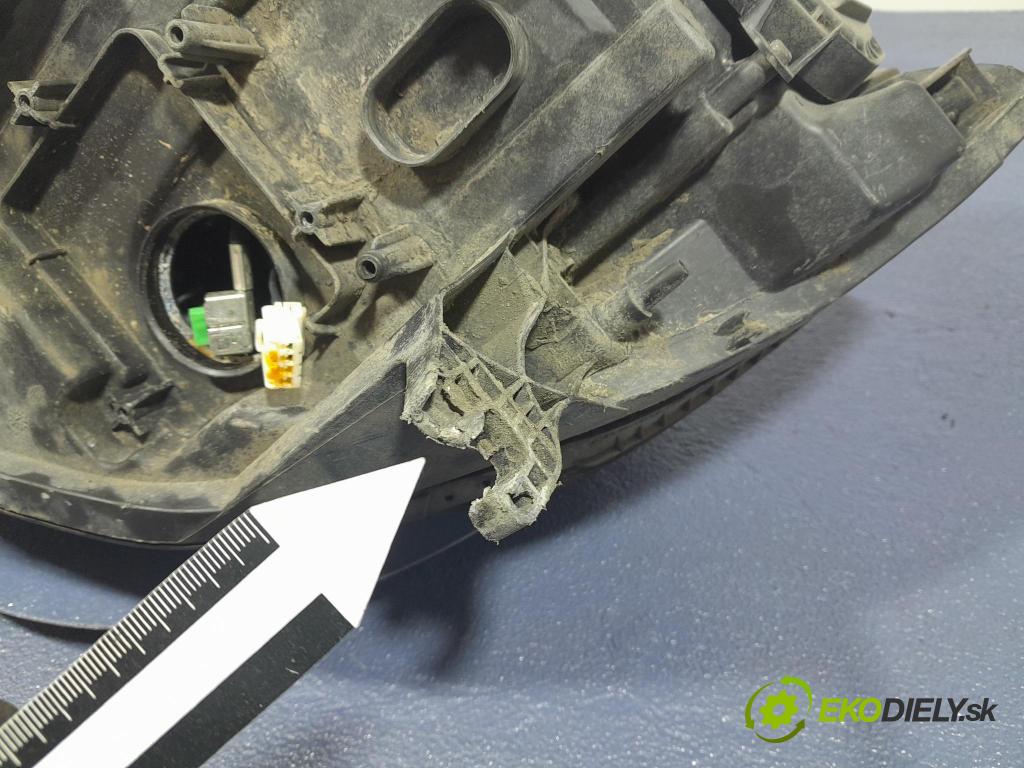 Audi A6 2011 světlo v pravo: 4G0941044C