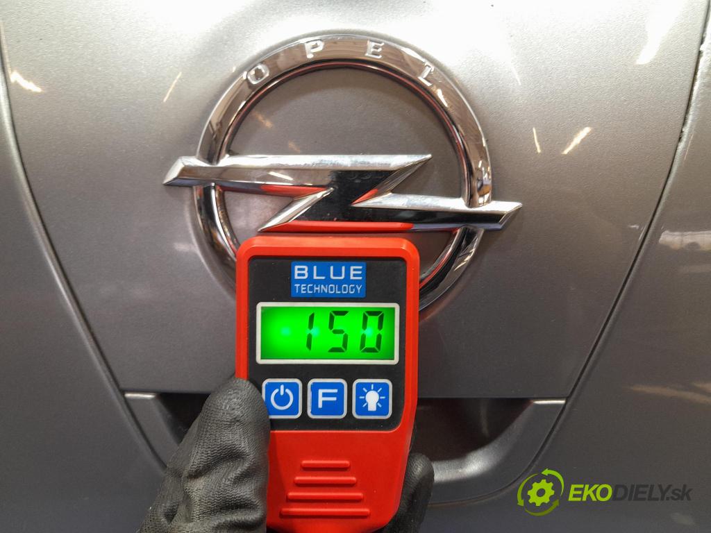 Opel Astra 2013 zadna dveře kufra: kufra: