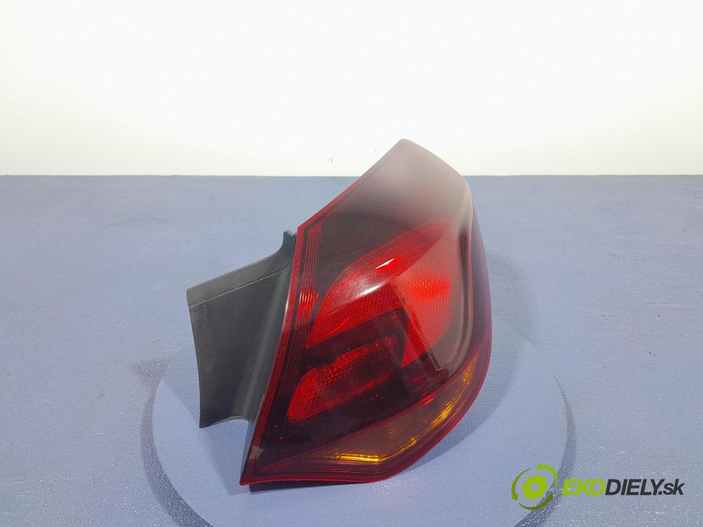 Opel Astra 2013 svetlo / reflektor zad Prava: Vonkajsia: