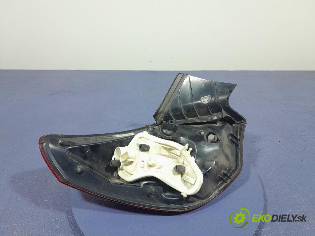 Opel Astra 2013 svetlo / reflektor zad Prava: Vonkajsia: