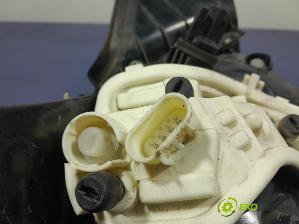 Opel Astra 2013 svetlo / reflektor zad Prava: Vonkajsia: