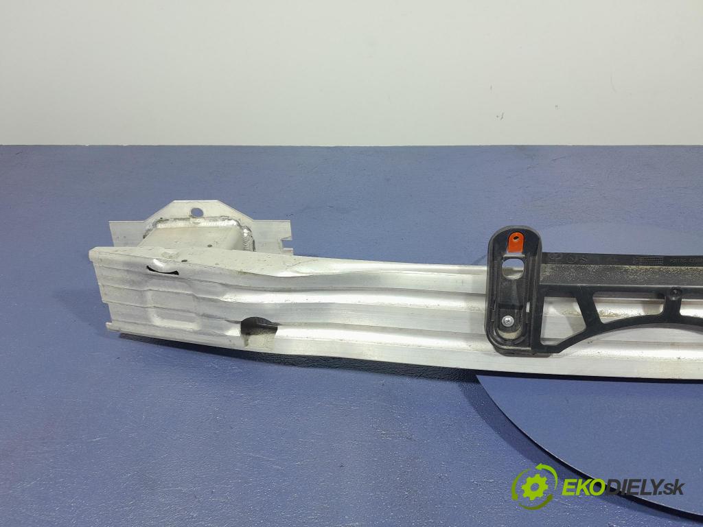 Opel Astra 2013 výstuha narazník zad