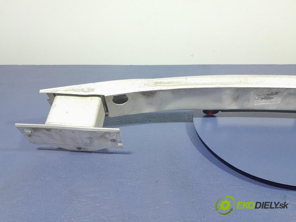 Opel Astra 2013 výstuha narazník zad