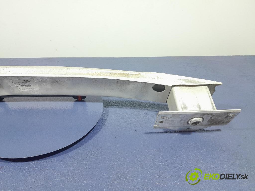 Opel Astra 2013 výstuha narazník zad