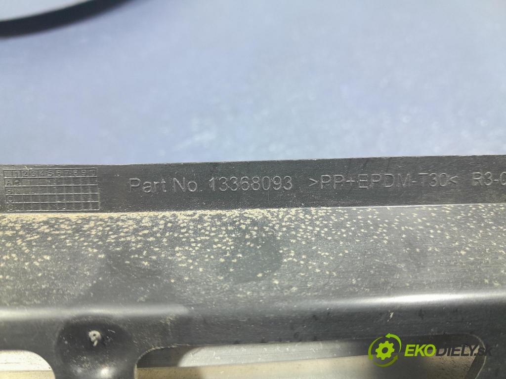 Opel Astra 2013 výstuha narazník zad 