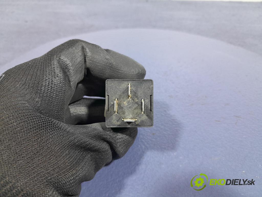 Ford C-max 2005 Relé: 8544-1228