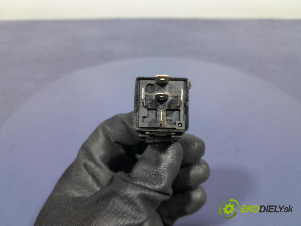 Ford C-max 2005 Relé: 1L8J 10C909 AA