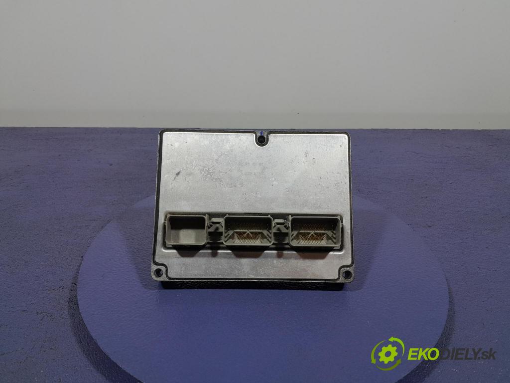 Ford C-max 2005 řídící jednotka Motor: 4M51-12A650-MB