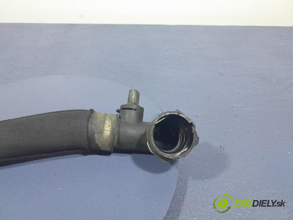 Audi A6 2011 rúrka Chladič: 4G0122293K