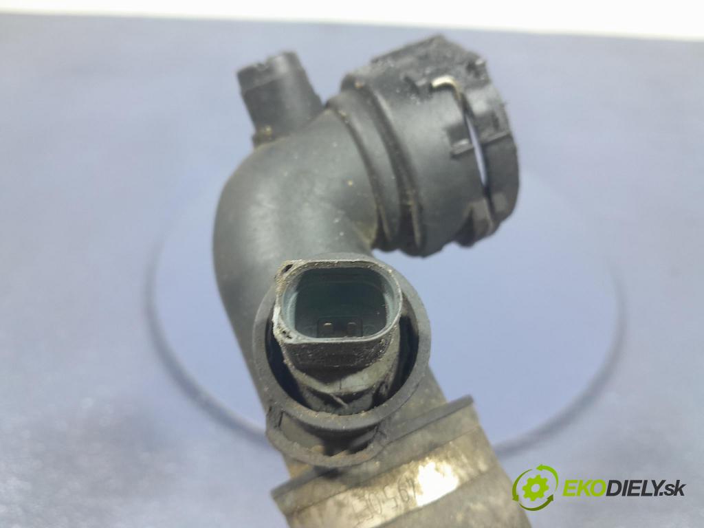 Audi A6 2011 rúrka Chladič: 4G0122293K