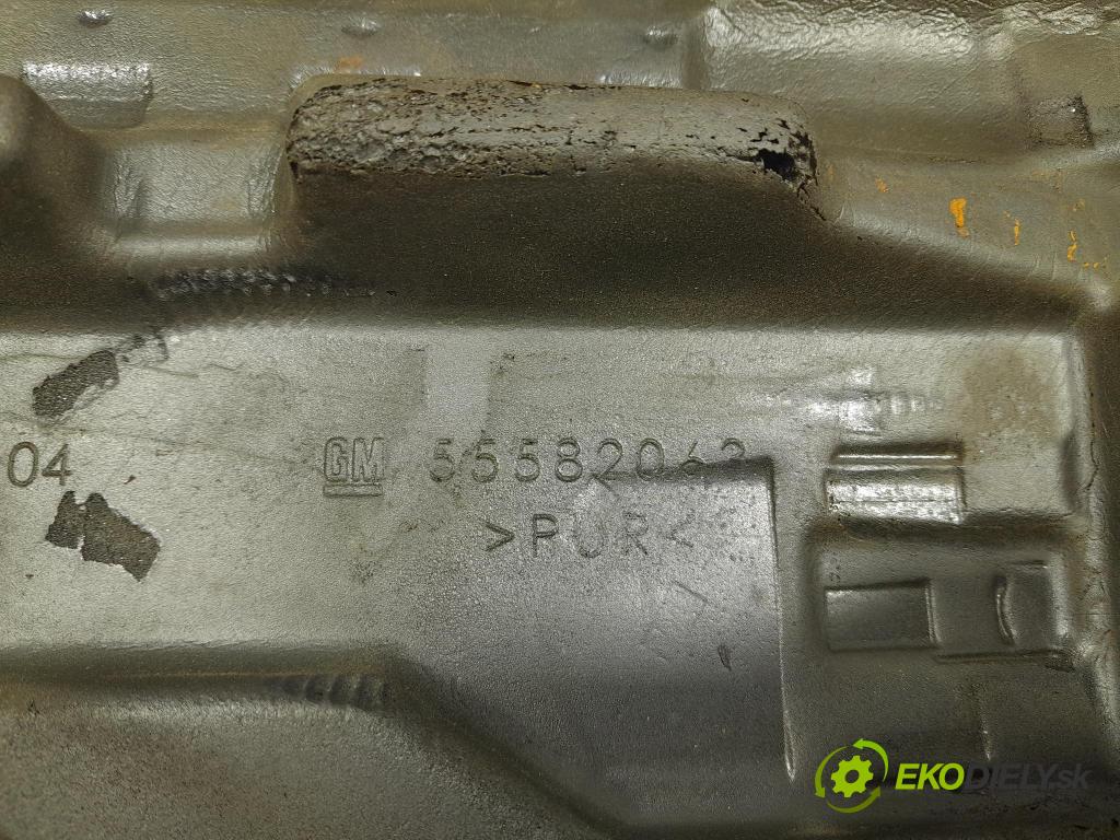 Opel Astra 2013 kryt Motor: 55576414