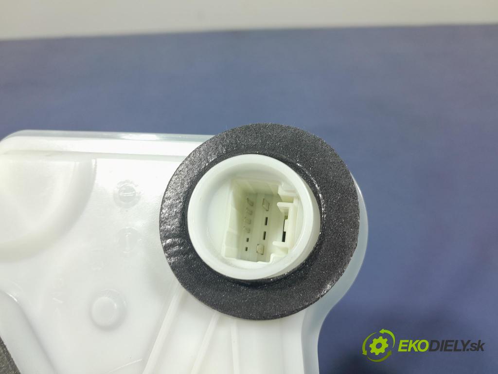 Toyota Rav4 2020 zámok dvere Predné Vľavo: